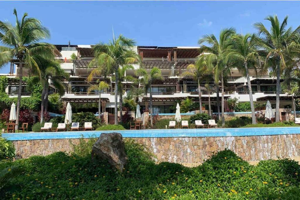 Los Veneros Luxury Condo with pool view 4