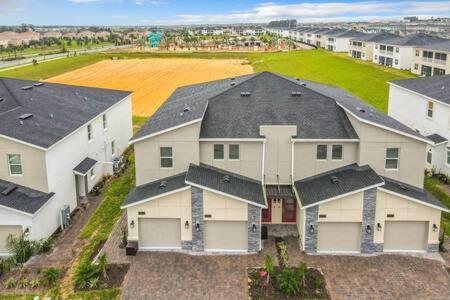 Splendid Thematic 3BR with Garage & Waterpark view 4