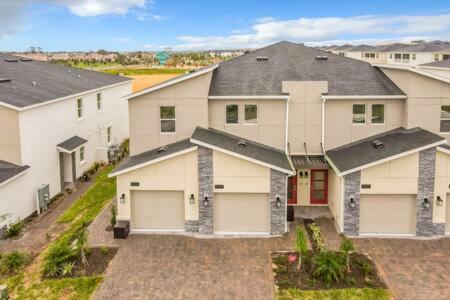 Splendid Thematic 3BR with Garage & Waterpark view 5