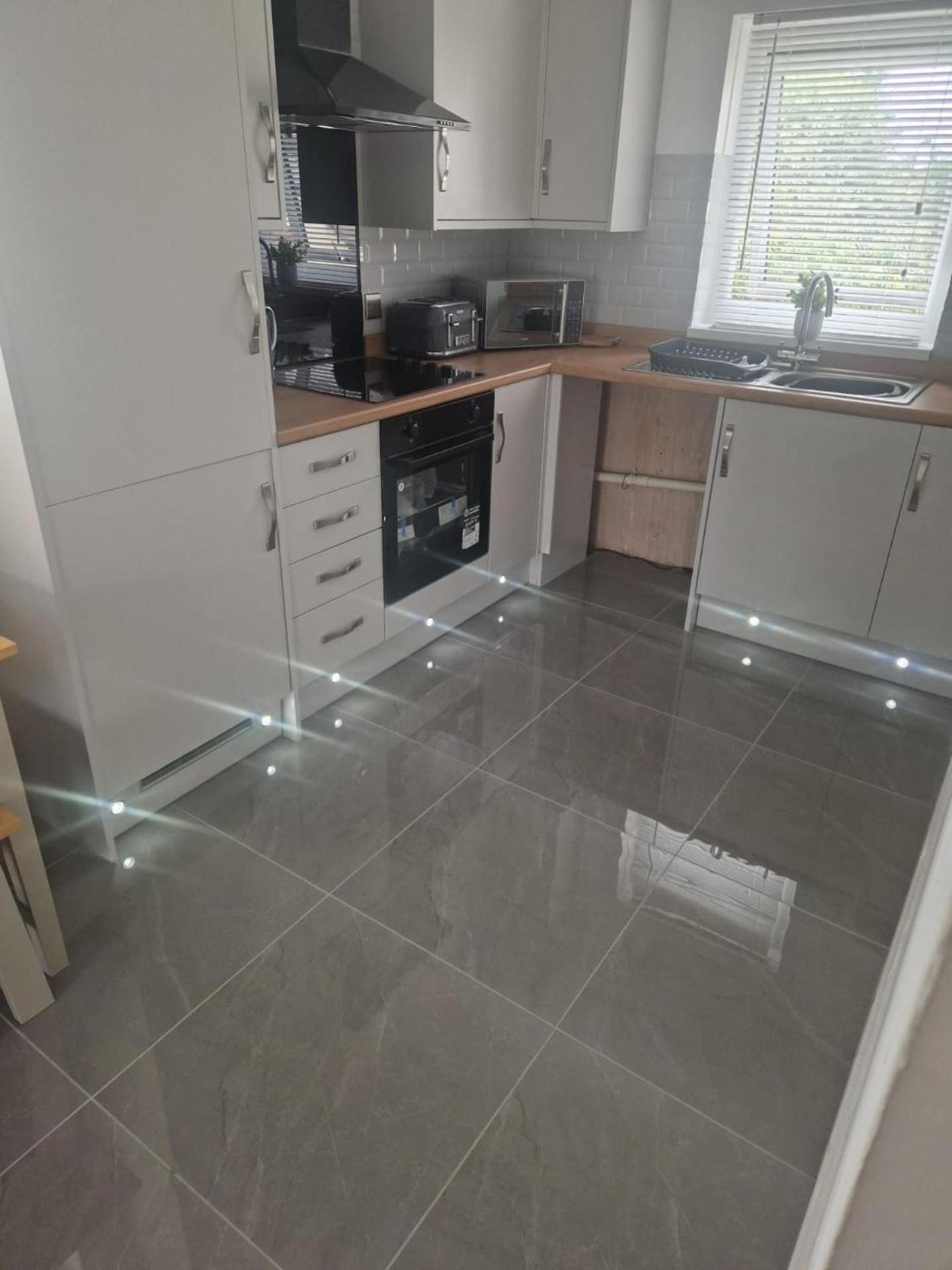 Captivating 2-Bed Apartment in Tenby view 3
