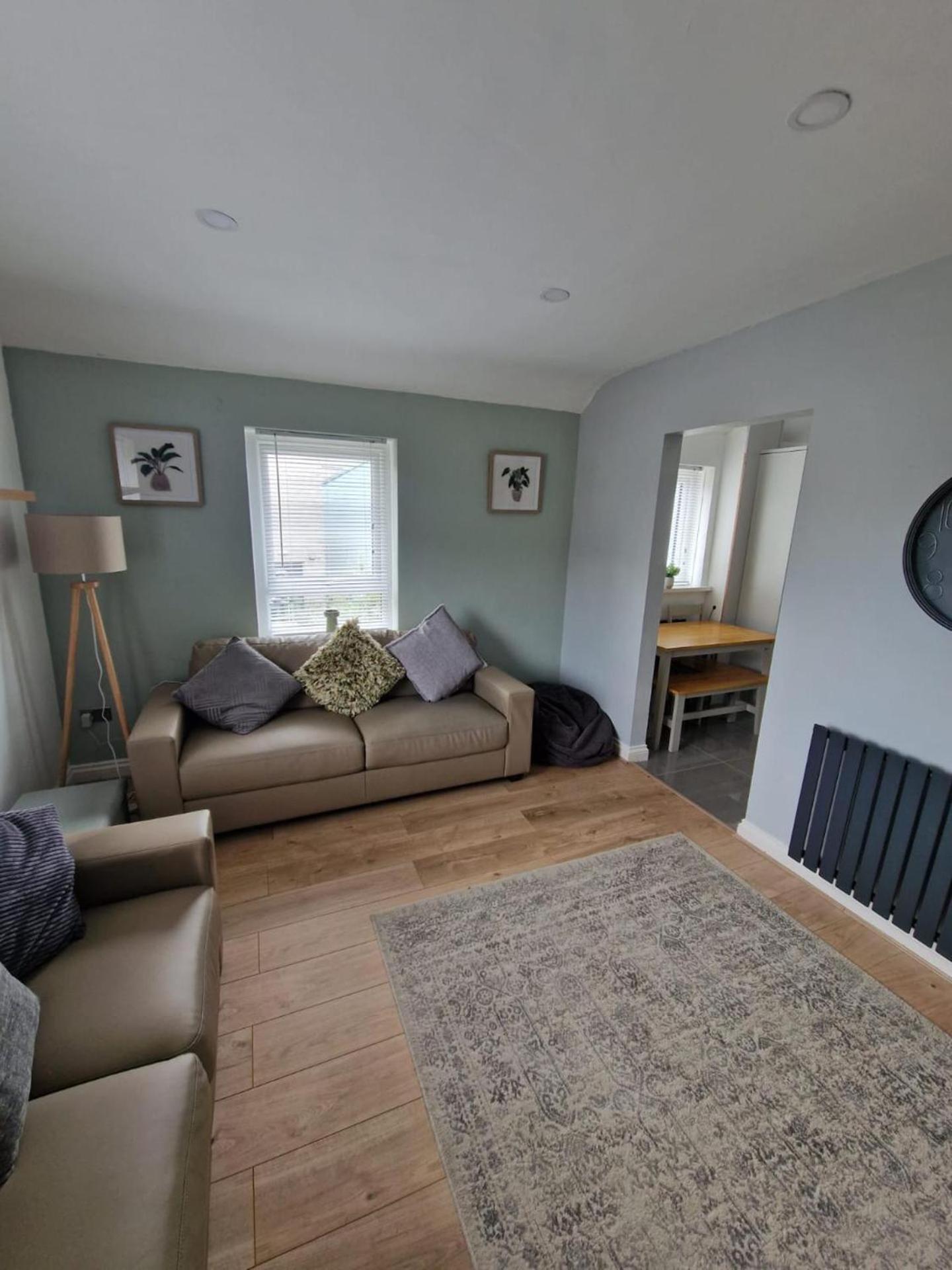 Captivating 2-Bed Apartment in Tenby view 2