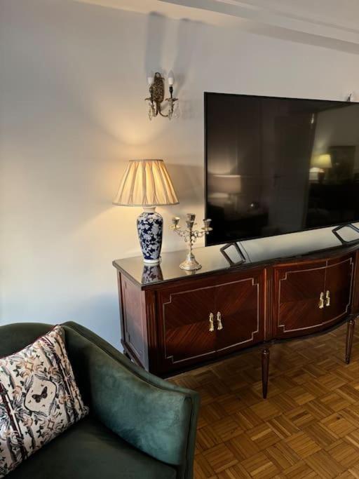Nile Emerald - Central 1 BDR
