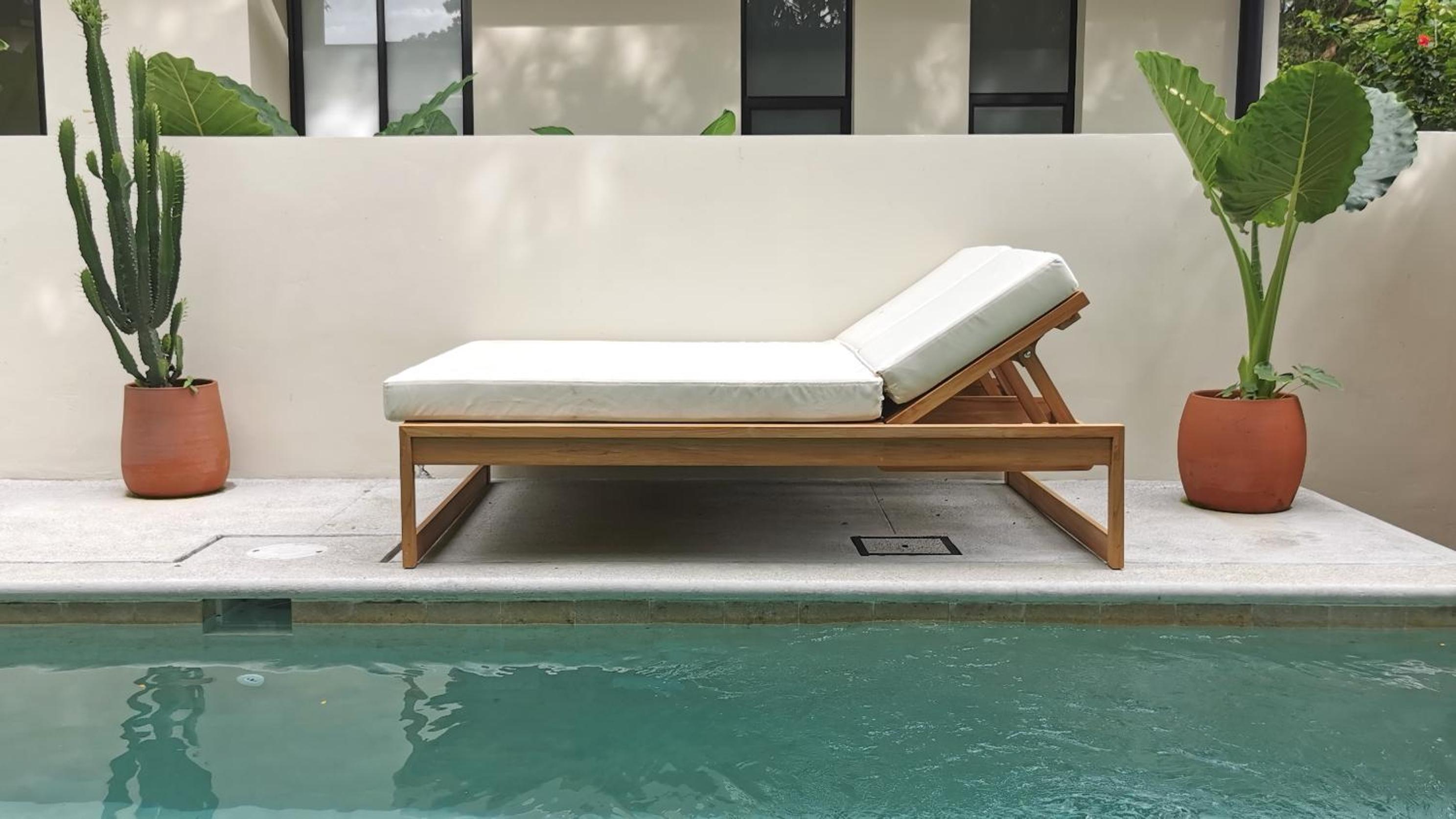 Casa Remy - Walk to the Beach and stay in a private compound! Pool, Kitchen, AC, Wi-Fi