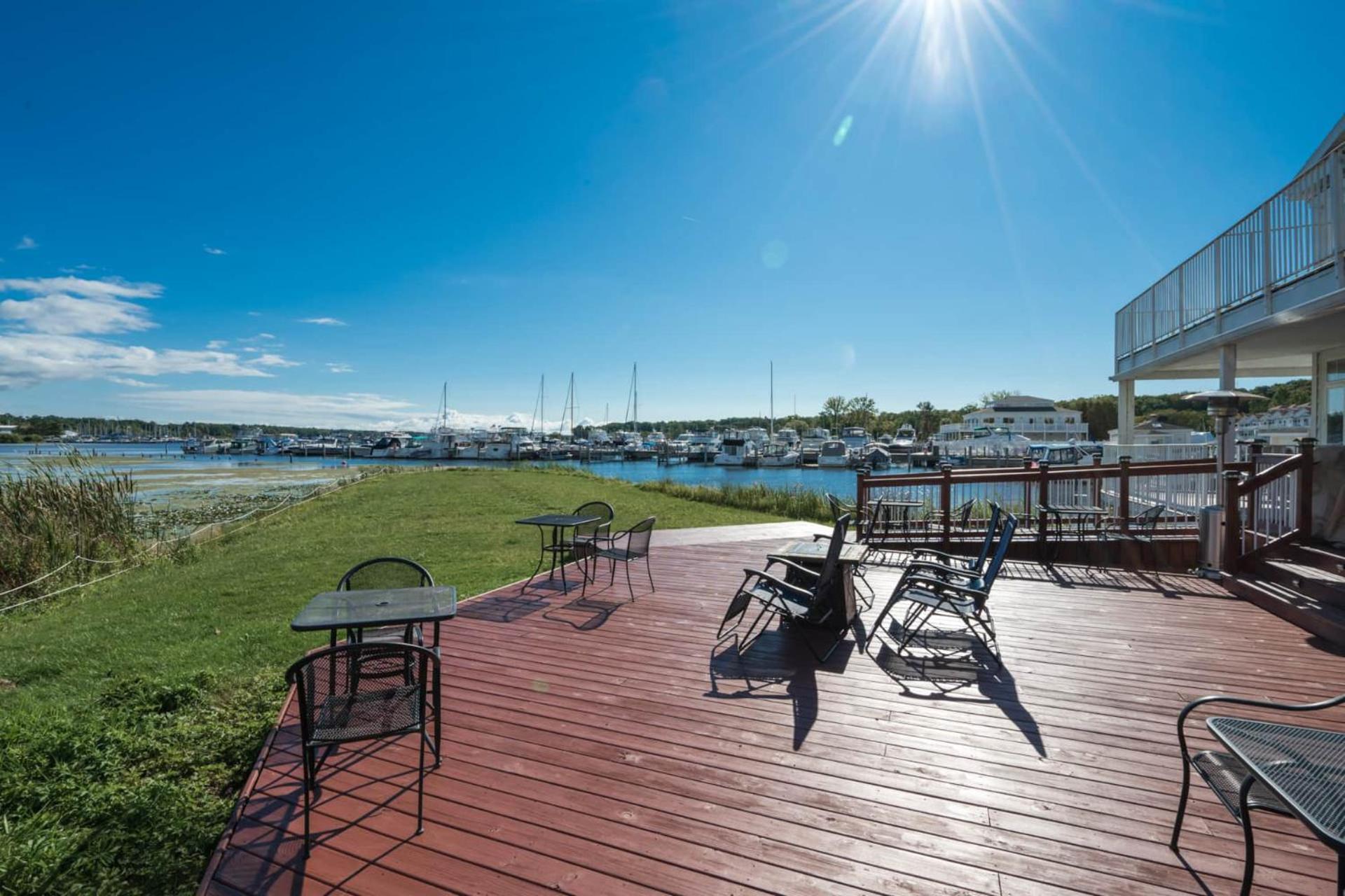 Peninsula Point Cozy Lakefront Condo 1BR 1BA view 5