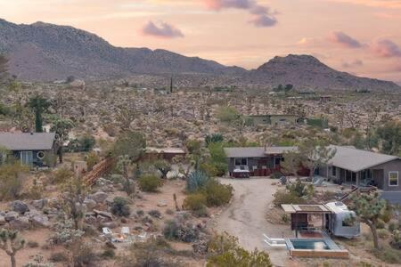 Hotel Owl & Hare - Parkside 4Bed Pool Compound - Image 1