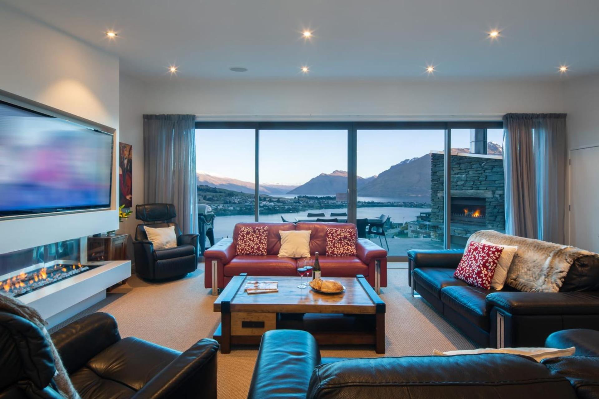 Aurora Lodge- AC- Free Parking- Hot Tub- BBQ view 2
