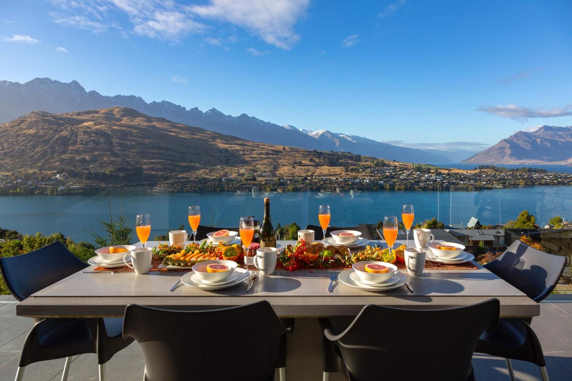 Hotel Aurora Lodge- AC- Free Parking- Hot Tub- BBQ - Image 1