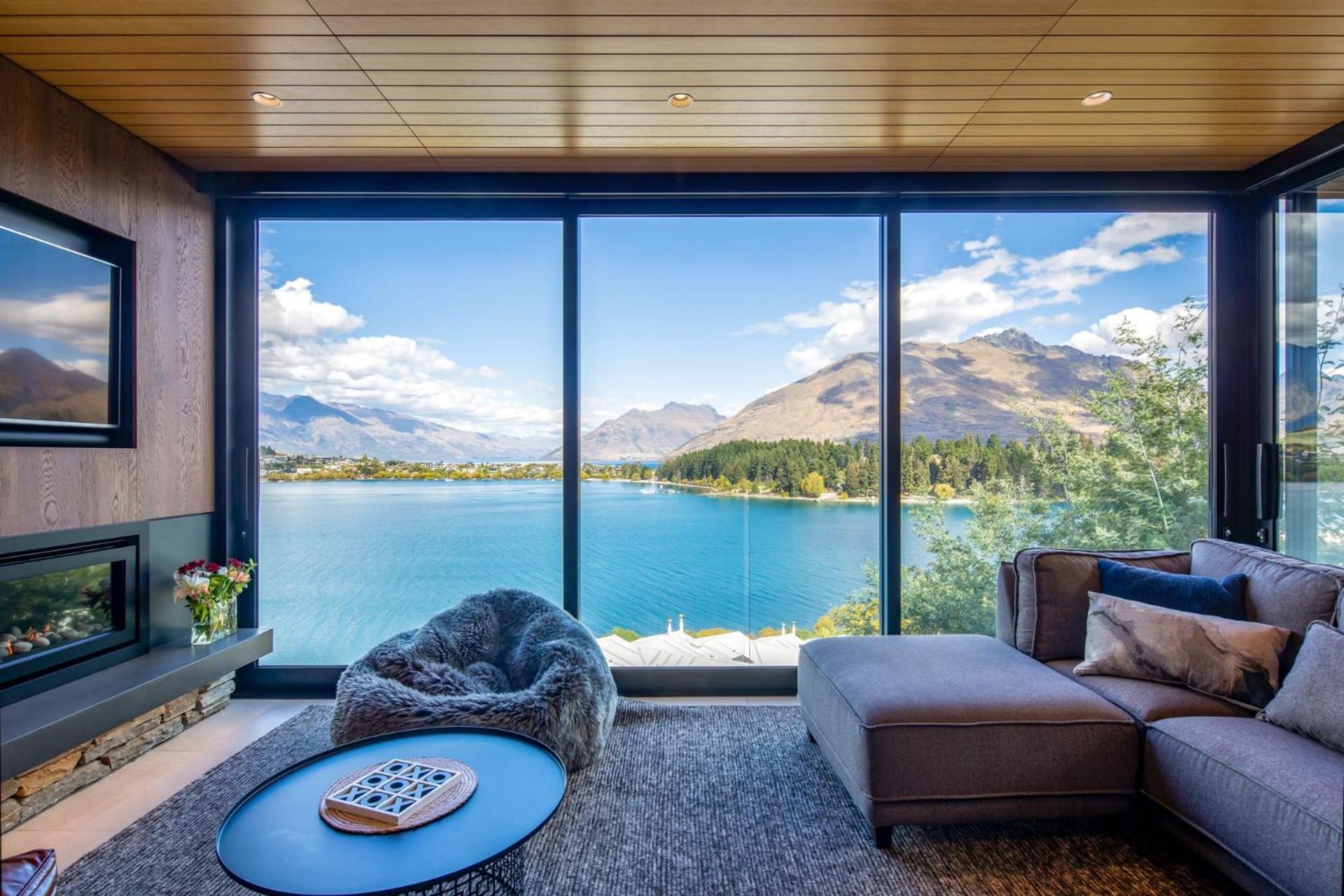 Lakehouse 1- Free Parking- Walk To Town- Air Con view 5