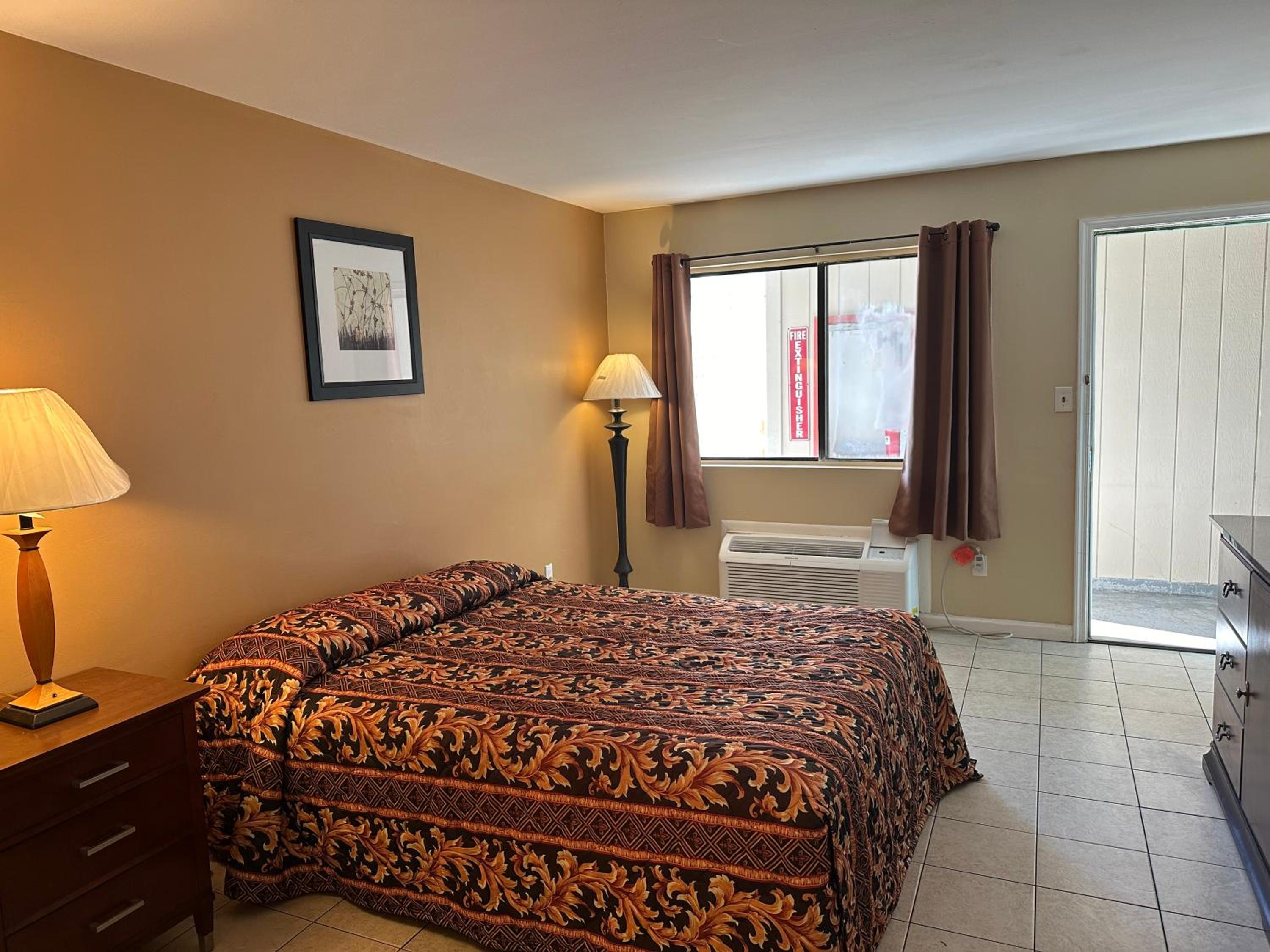 Sea Palace Motel view 4
