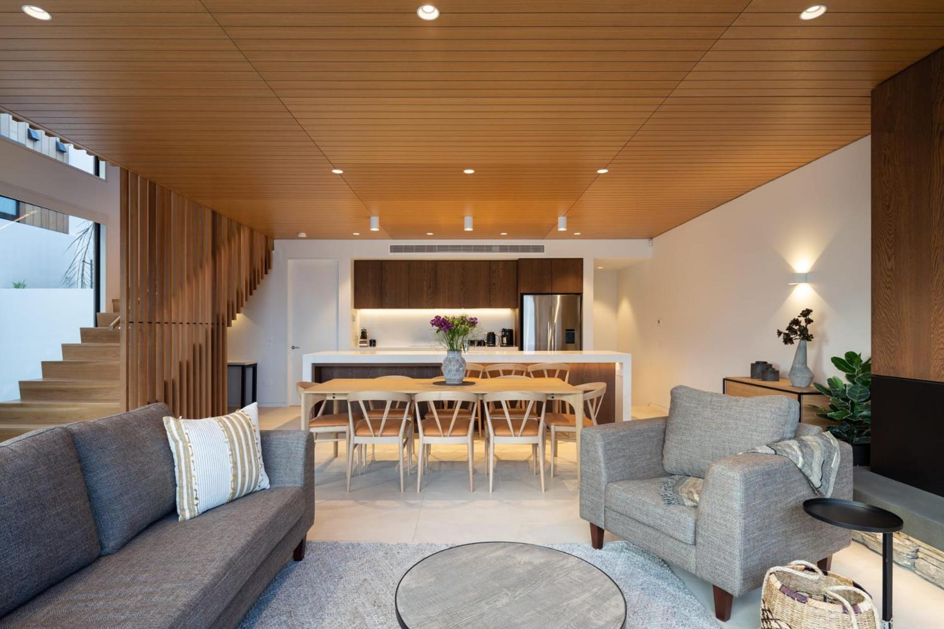 Lakehouse 3- Free Parking- Walk To Town- Air Con view 5