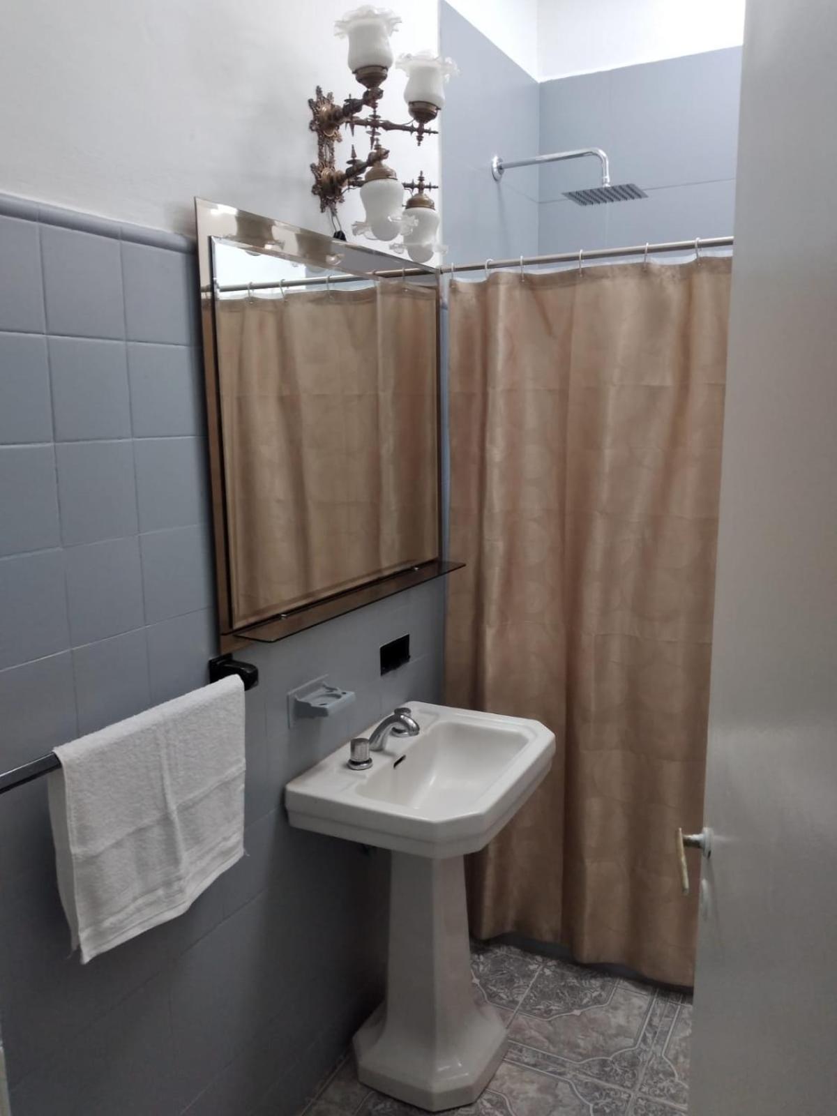 La Dorada , Casa entera en Excelente Zona Residencial con cochera techada