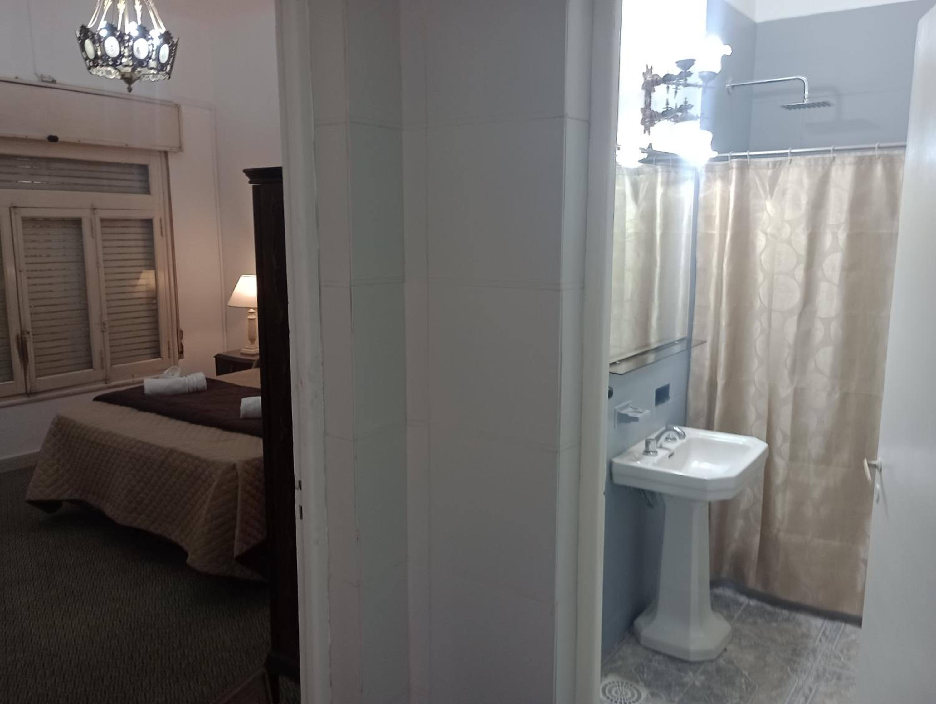 La Dorada , Casa entera en Excelente Zona Residencial con cochera techada