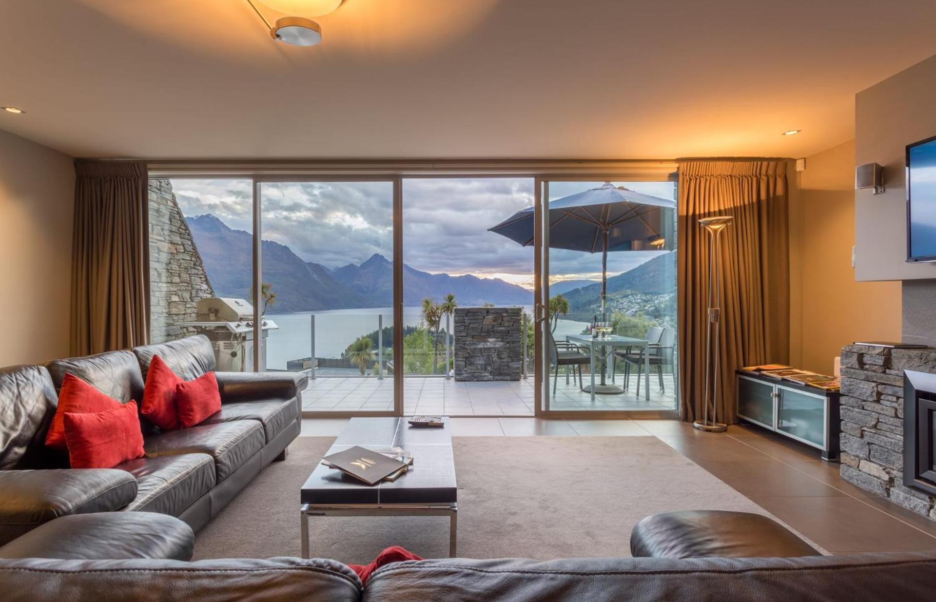 Luxury on Belfast- Free Parking- Gas Fire- BBQ- AC view 2