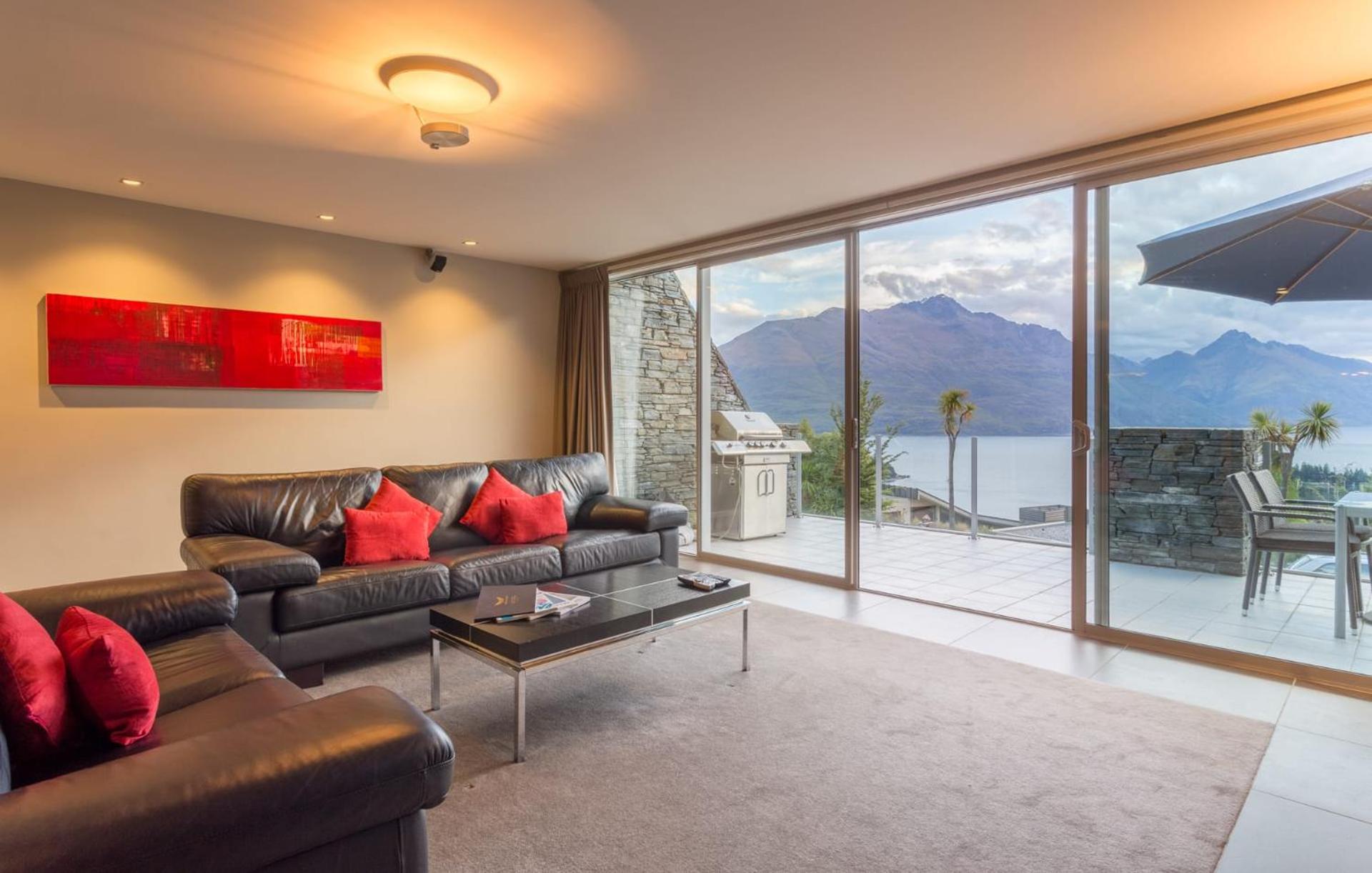 Luxury on Belfast- Free Parking- Gas Fire- BBQ- AC view 5