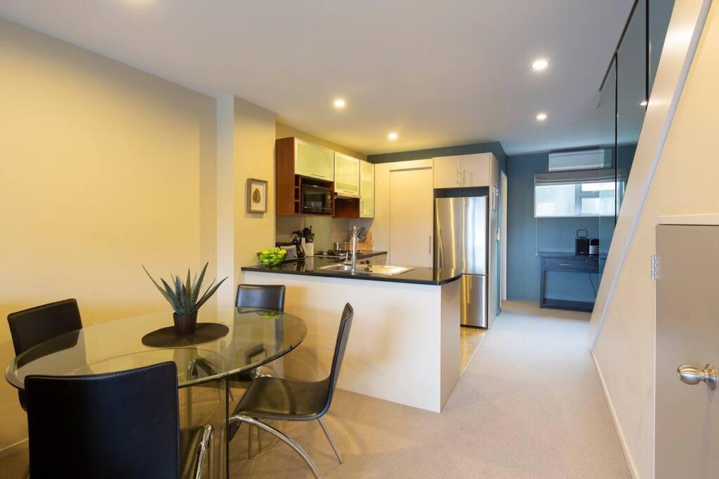 Remarkable Apt- Pet Friendly- Lake Views- Garage
