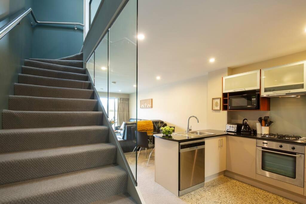 Remarkable Apt- Pet Friendly- Lake Views- Garage