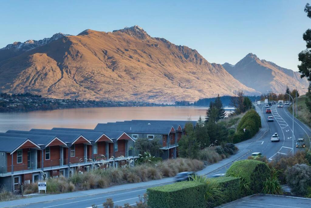 Remarkable Apt- Pet Friendly- Lake Views- Garage