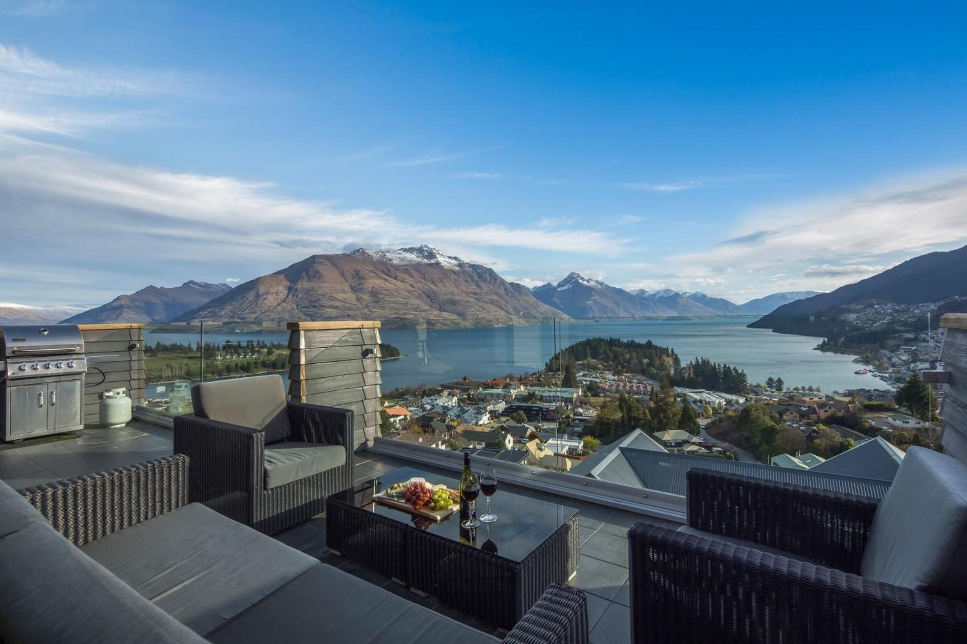 Villa Moana- Gas Fire- BBQ- Free Parking view 5