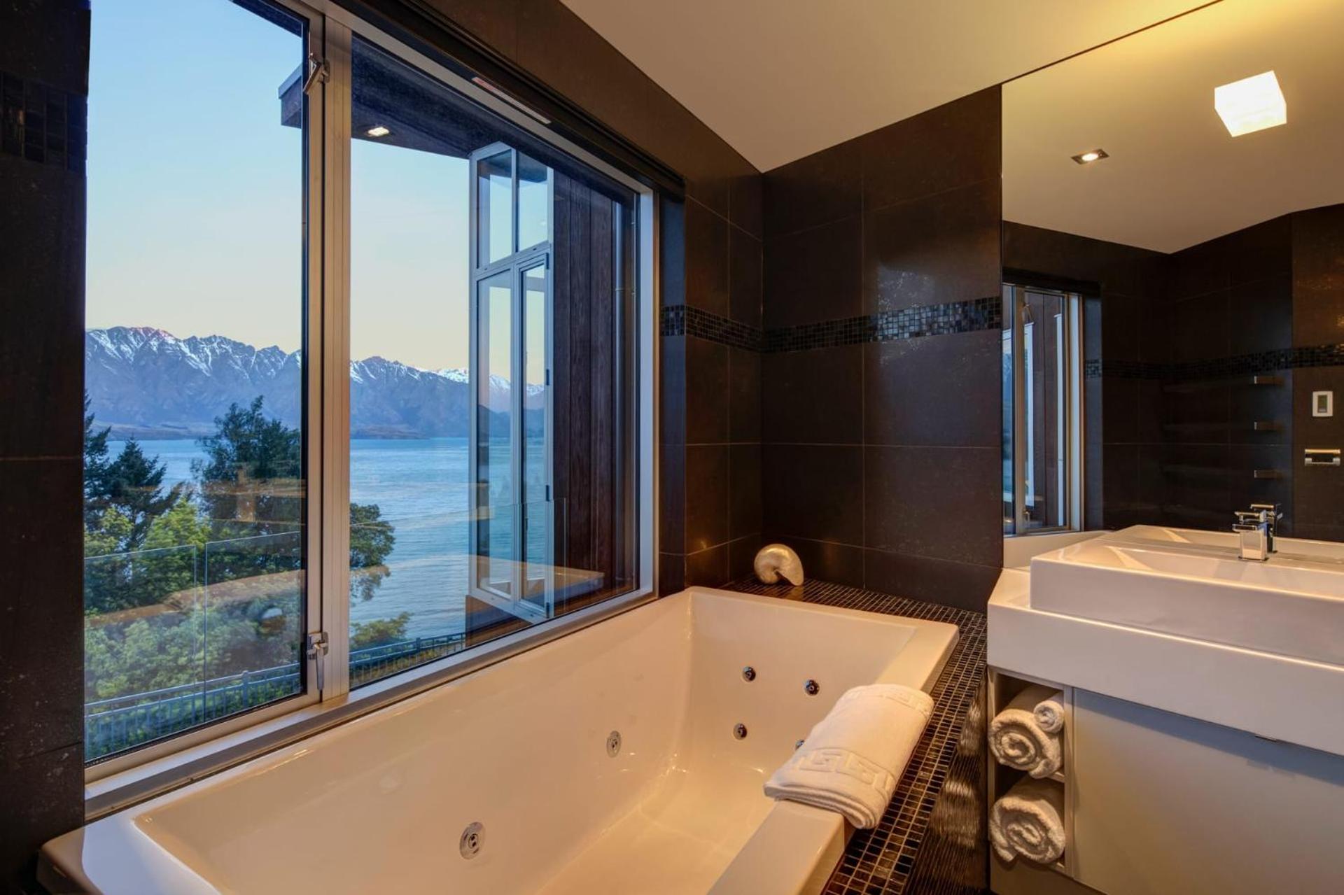 Villa Matau- Gas Fire- Lake Views- AC- BBQ view 4