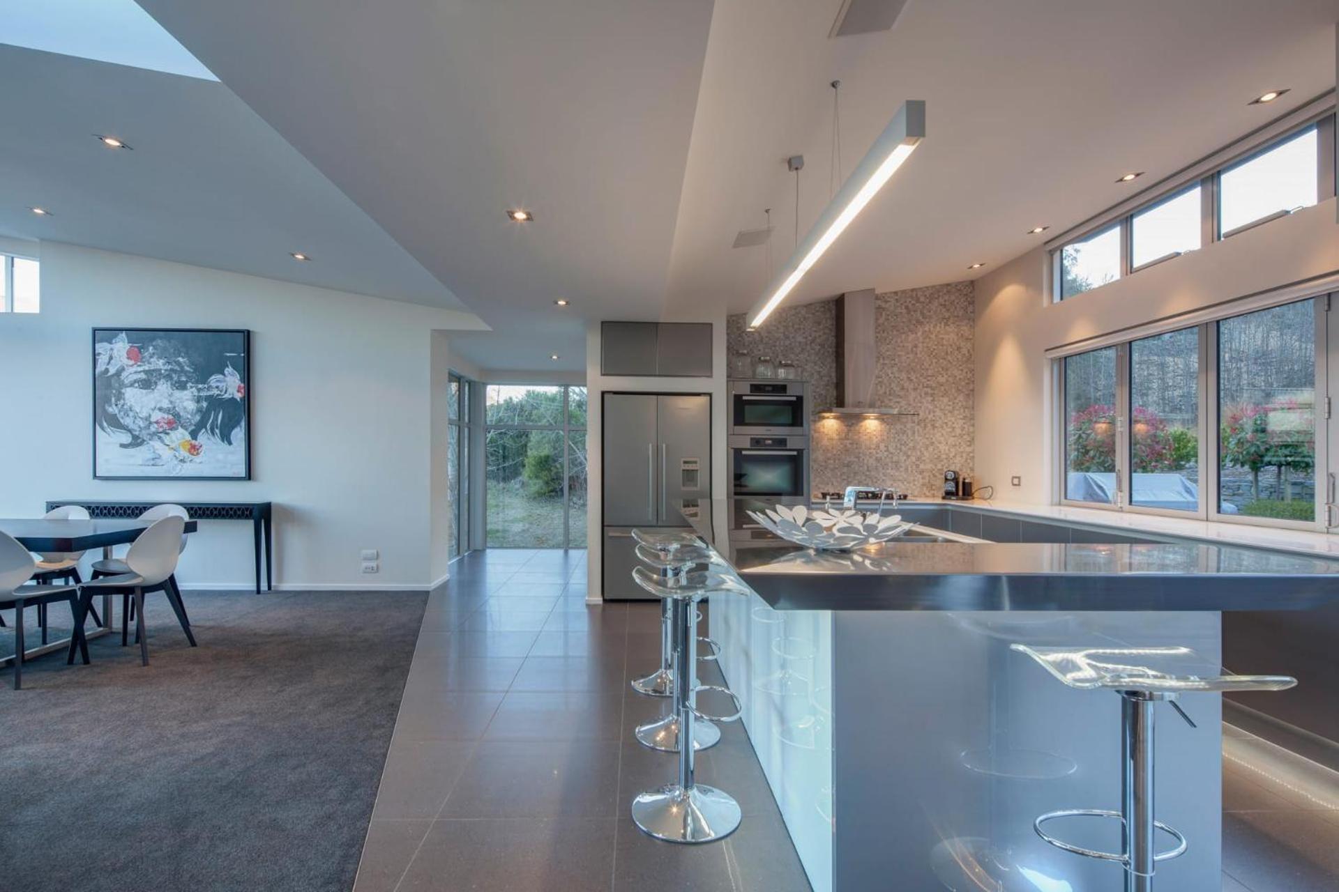 Villa Matau- Gas Fire- Lake Views- AC- BBQ view 5