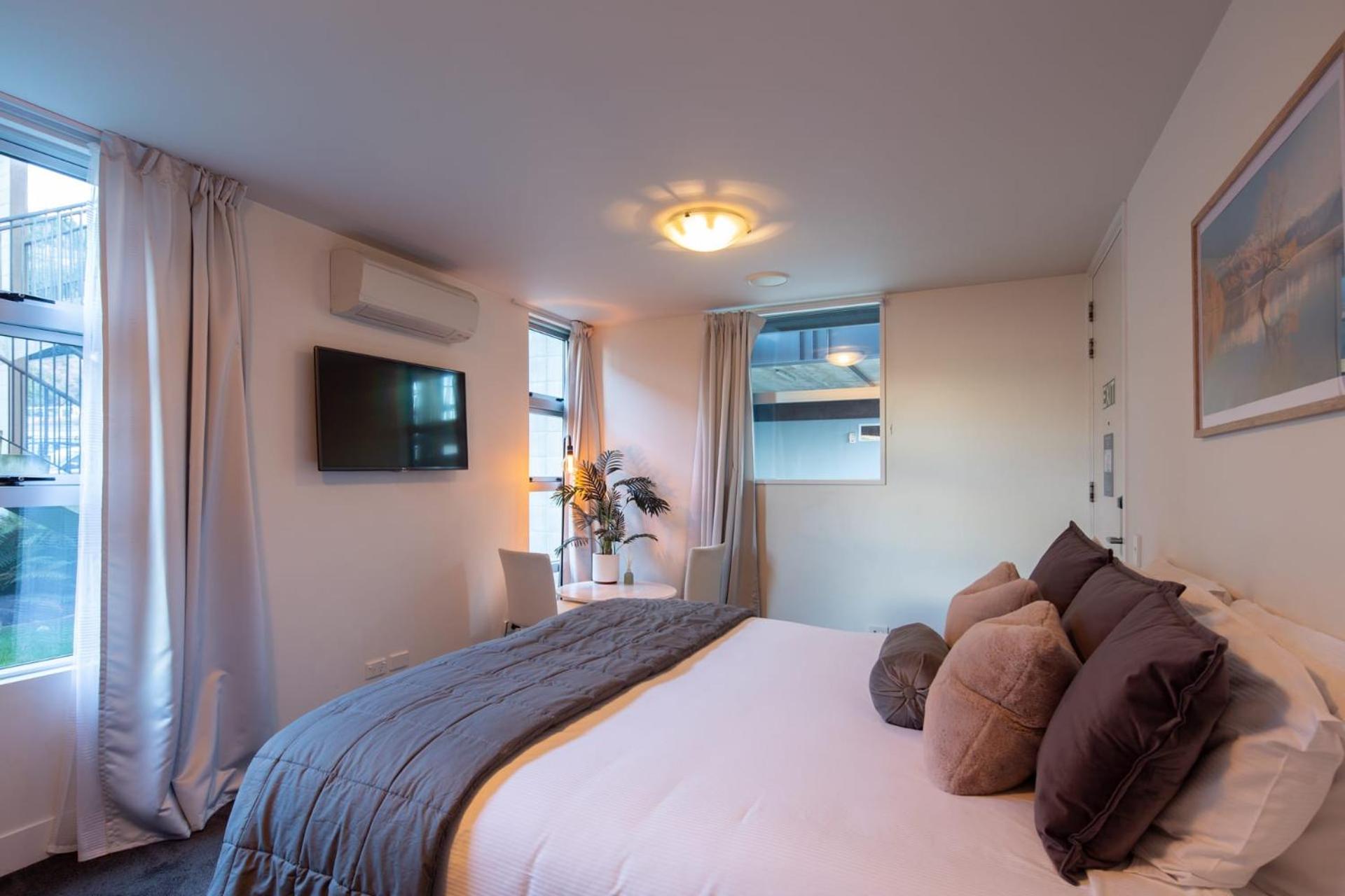 Villa Mantra- Free Parking- AC- Direct Lake Access view 3