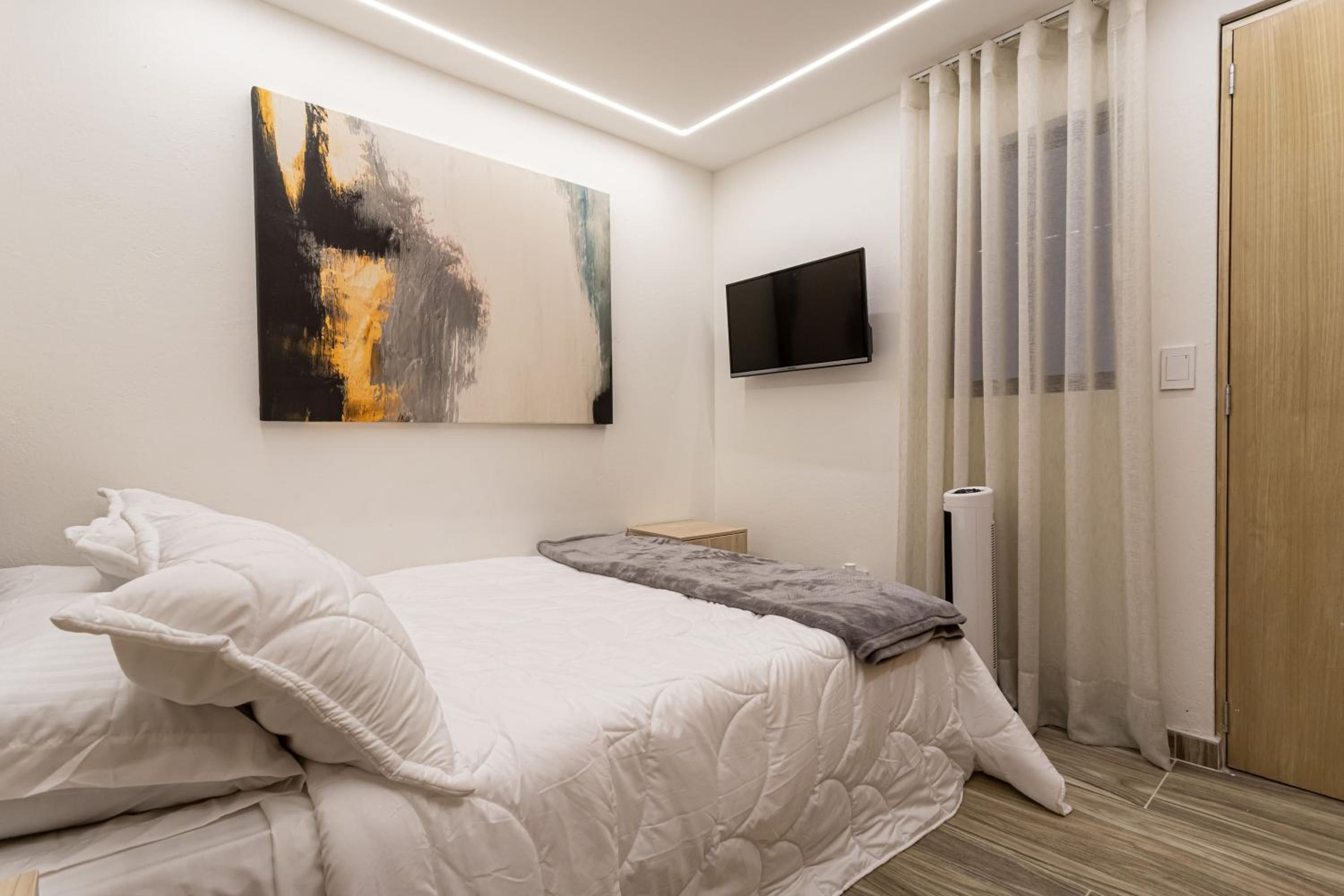 Cozy Apartment with A/C in North Medellin.