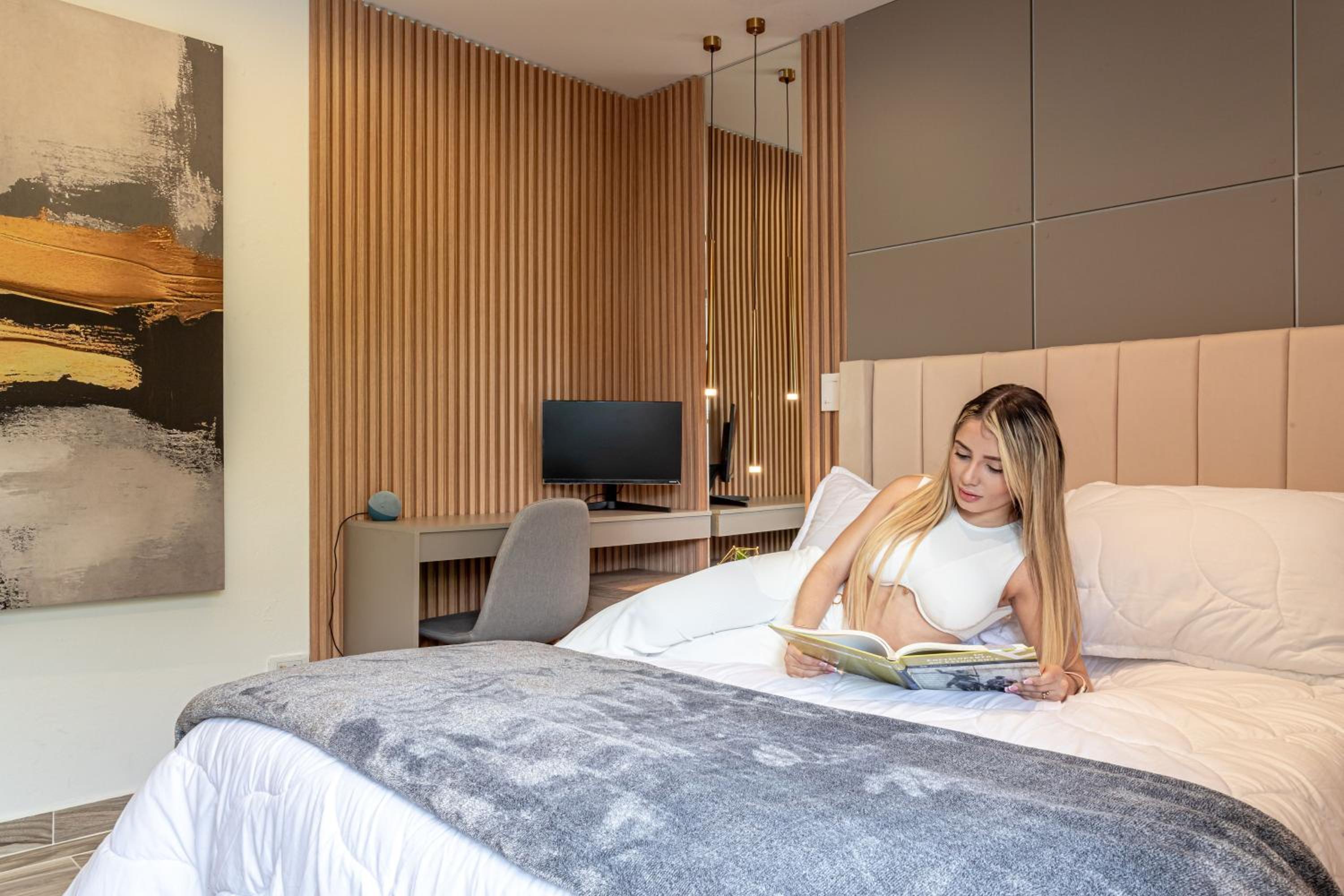 Cozy Apartment with A/C in North Medellin.