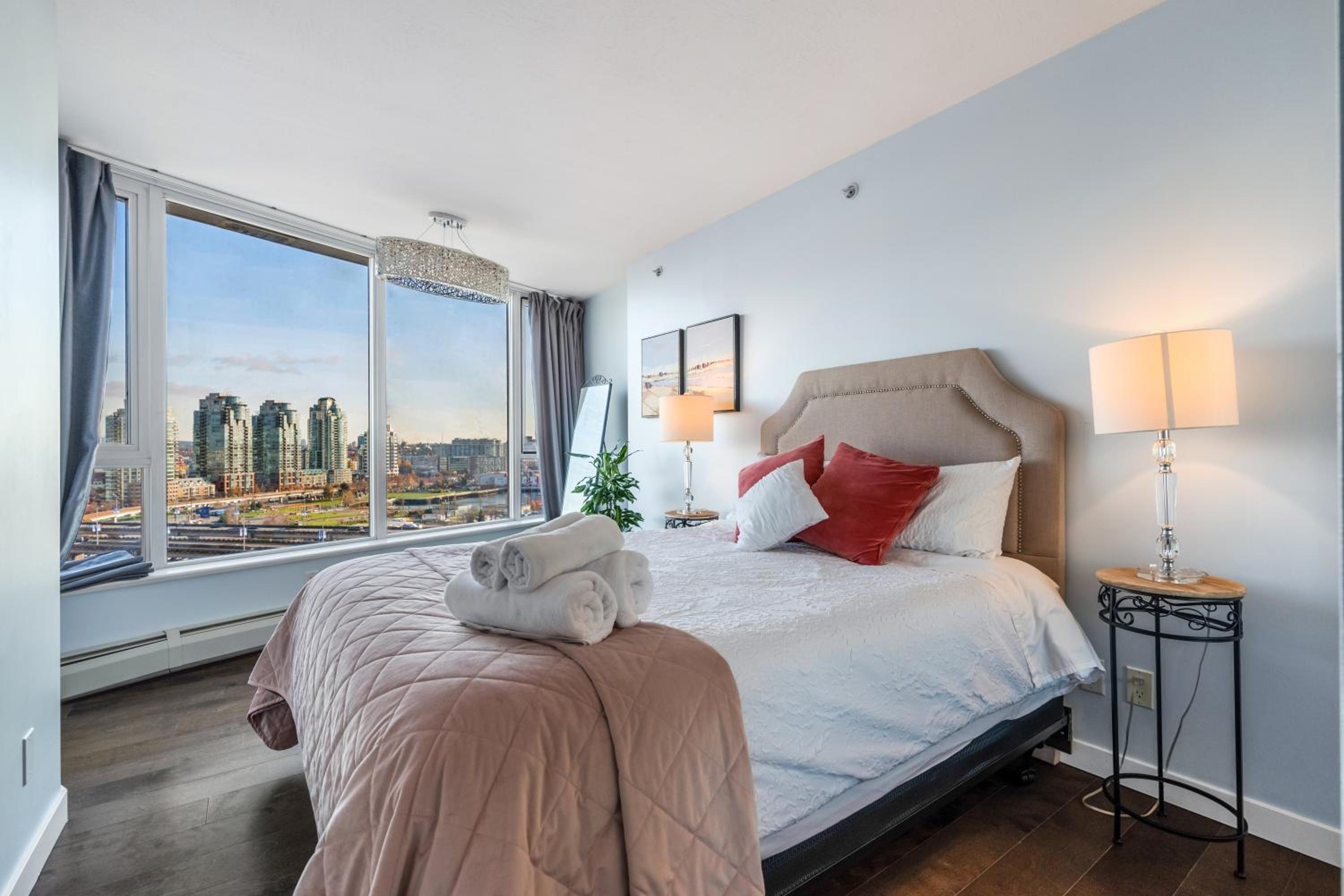 Downtown 1 Bedroom Water View Condo