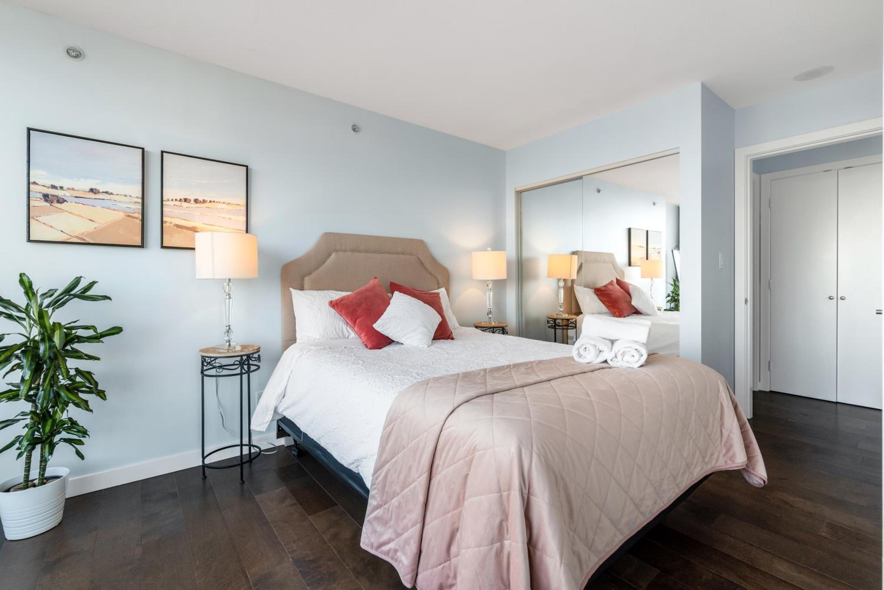 Downtown 1 Bedroom Water View Condo