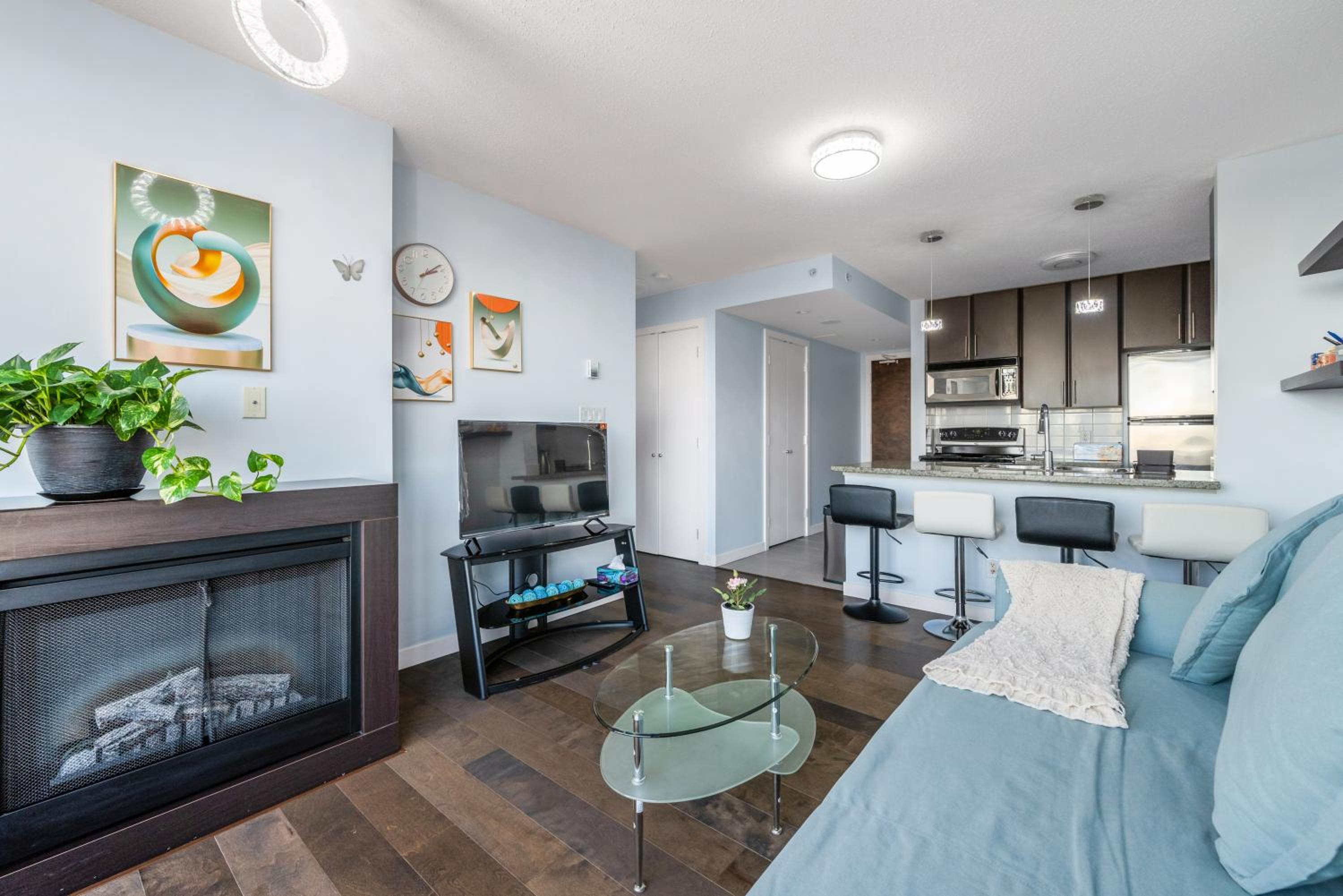 Downtown 1 Bedroom Water View Condo