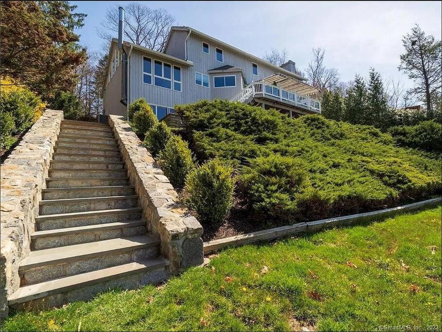 Hotel Candlewood Lake -family Getaway, Lakefront 3775 Sqft Home