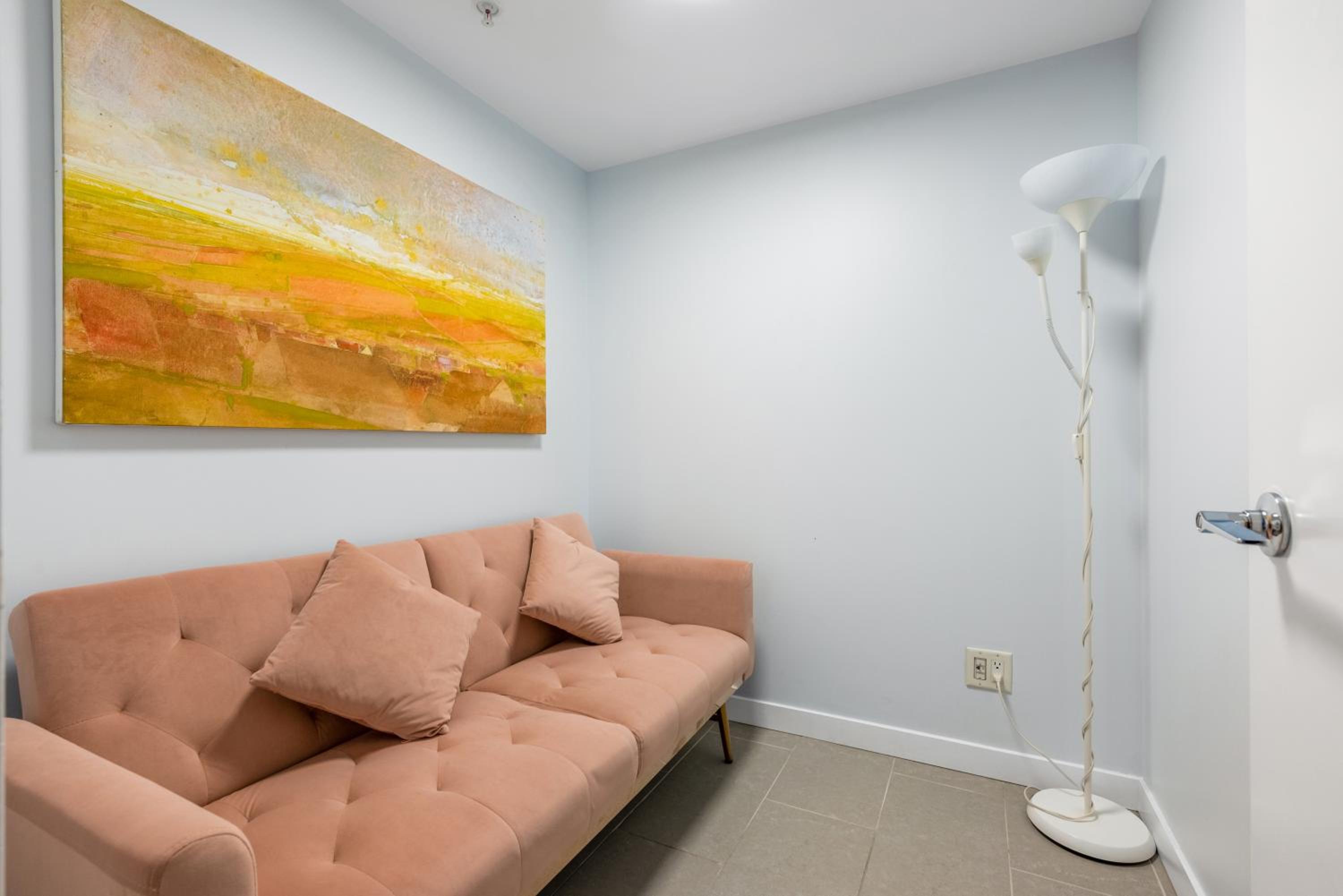Downtown 1 Bedroom Water View Condo