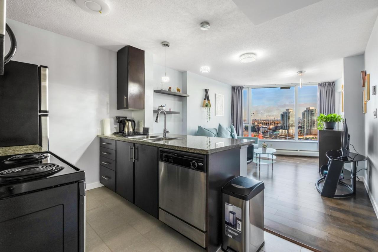 Downtown 1 Bedroom Water View Condo