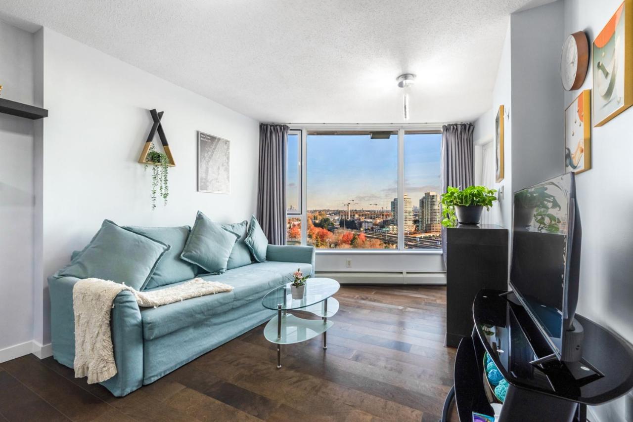 Downtown 1 Bedroom Water View Condo