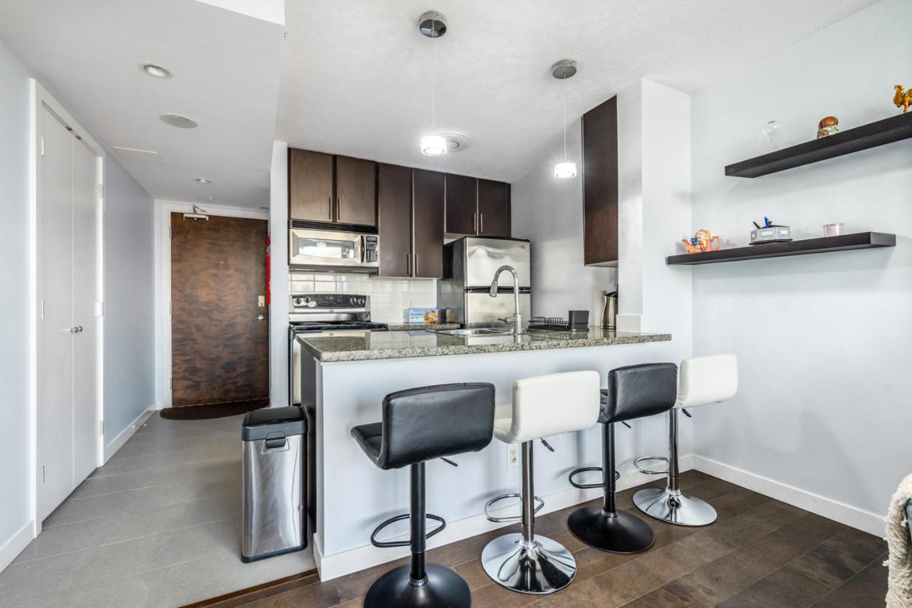 Downtown 1 Bedroom Water View Condo
