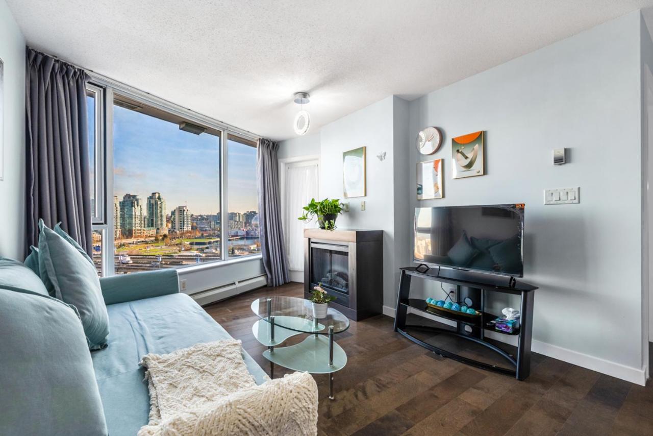 Downtown 1 Bedroom Water View Condo