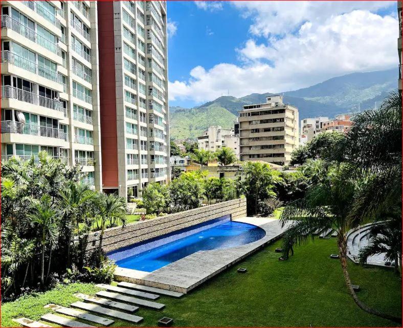 Brand new apt San Bernardino Caracas view 3