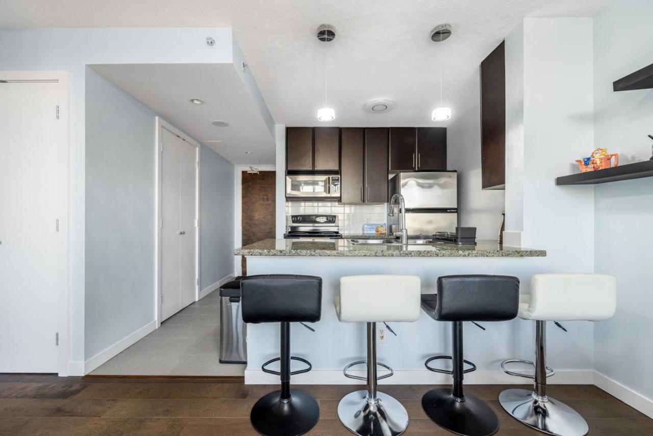 Downtown 1 Bedroom Water View Condo
