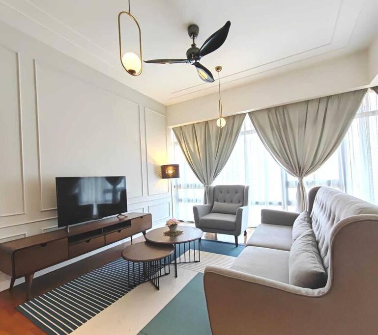 Anggun Residence KLCC/Couple/Family (KLTower View)