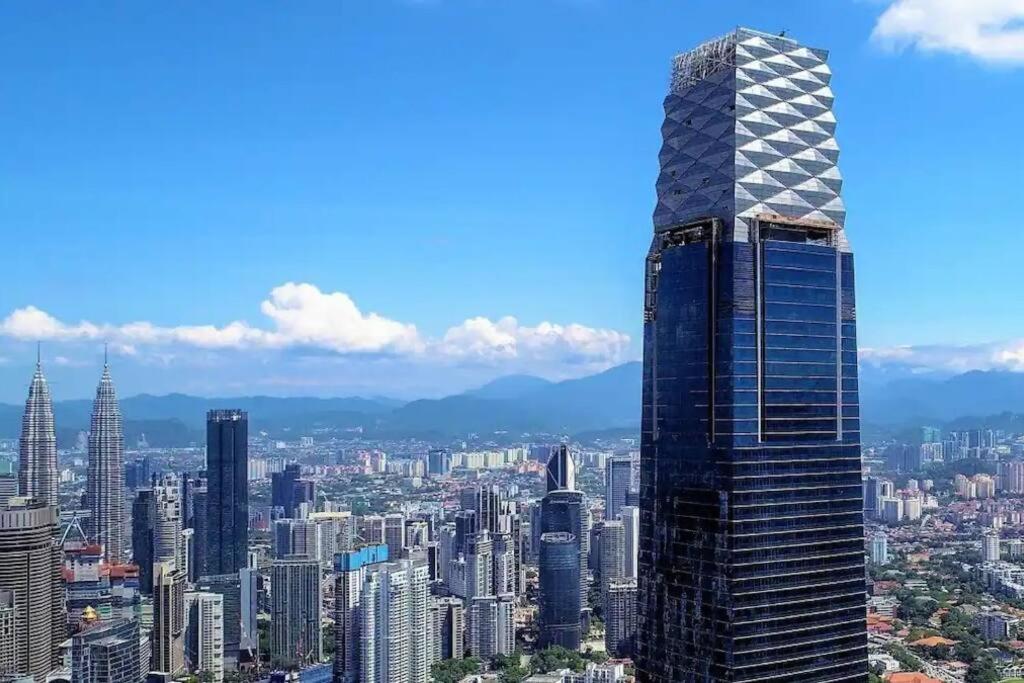 Anggun Residence KLCC/Couple/Family (KLTower View)