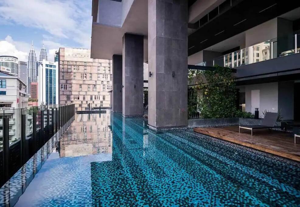 Anggun Residence KLCC/Couple/Family (KLTower View)