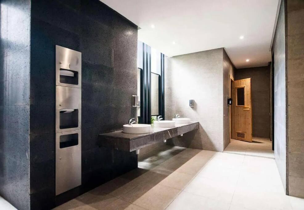 Anggun Residence KLCC/Couple/Family (KLTower View)