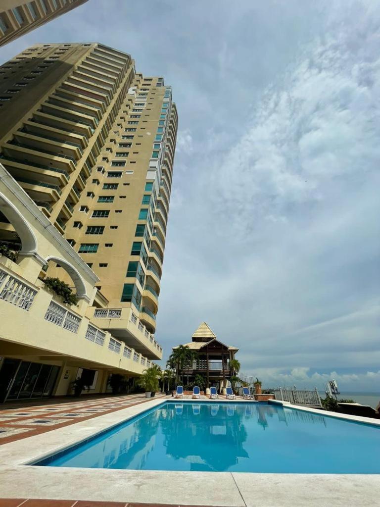 Apartamento con vista mar y la ciudad La Paz en Malecón Santo Domingo
