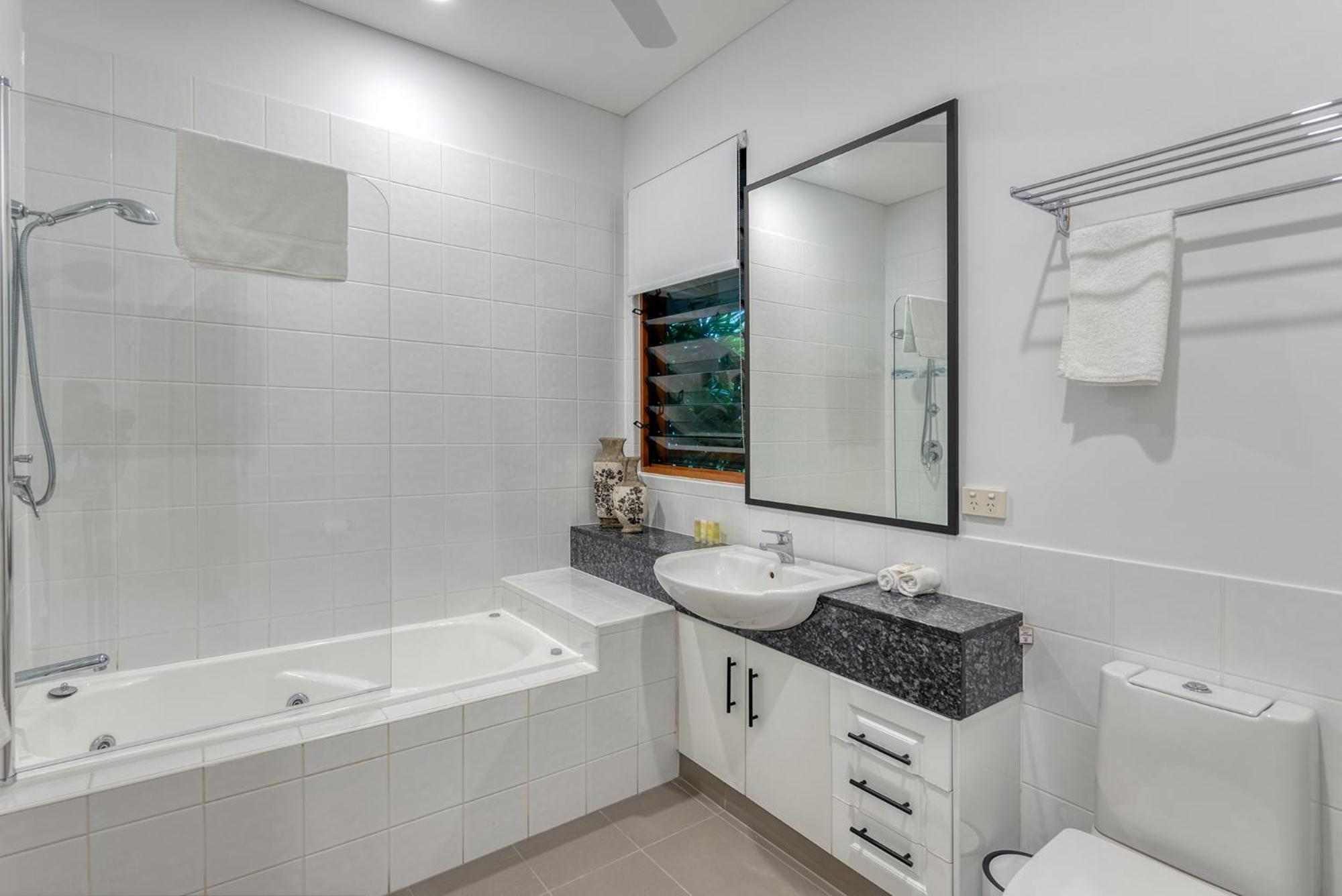 Villa 3 @ Chez Willow, 2 mins to Four Mile Beach