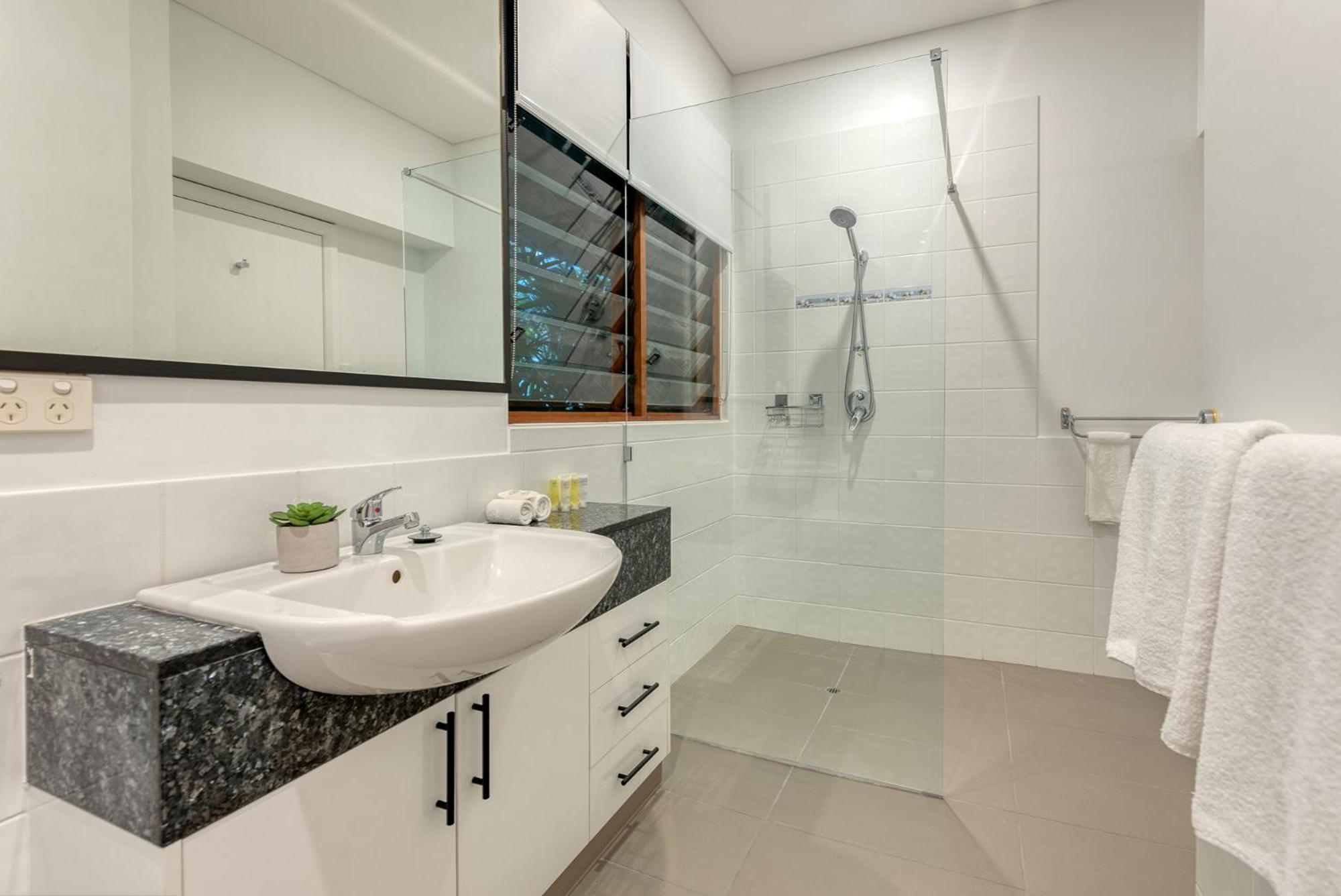 Villa 3 @ Chez Willow, 2 mins to Four Mile Beach