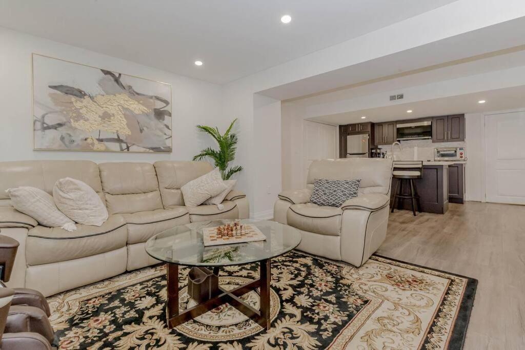 Luxury Basement Apartment in Oakville Monthly stays only
