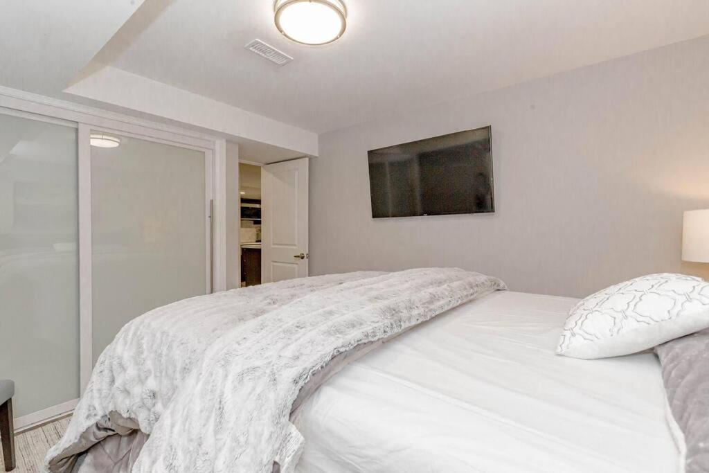 Luxury Basement Apartment in Oakville Monthly stays only