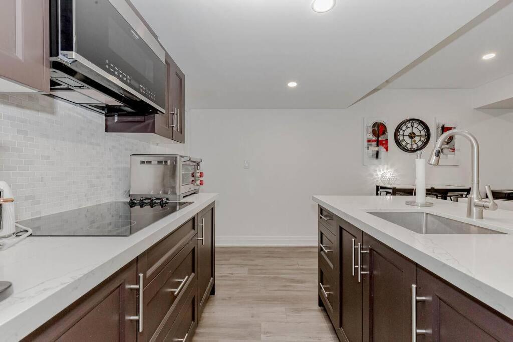 Luxury Basement Apartment in Oakville Monthly stays only