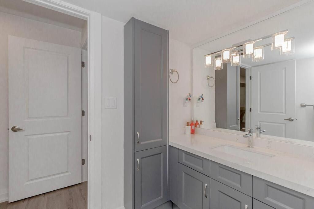 Luxury Basement Apartment in Oakville Monthly stays only