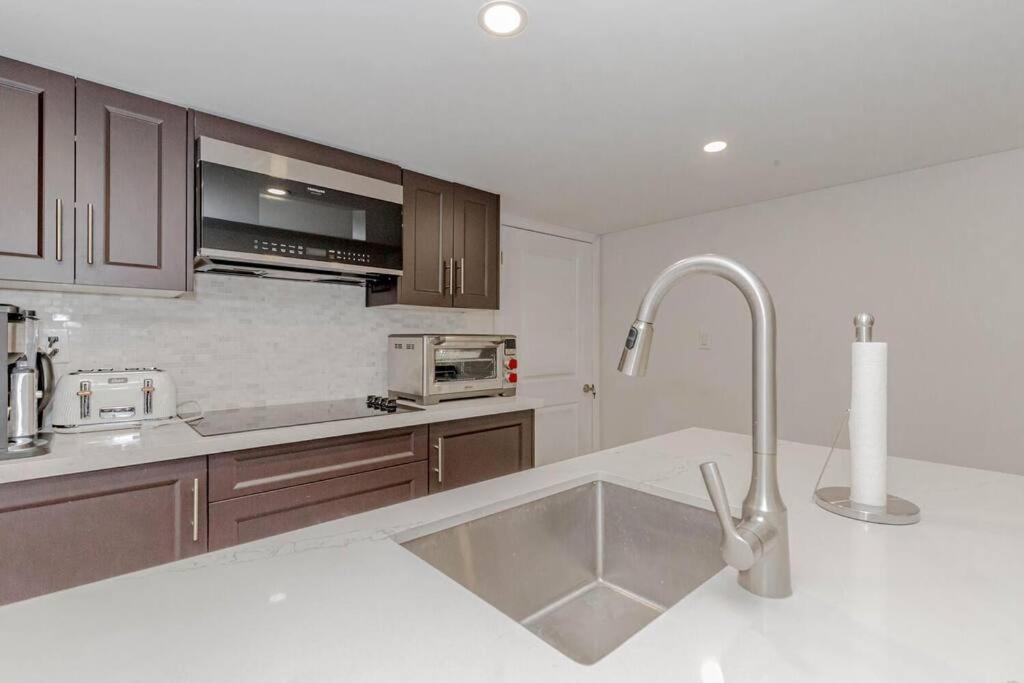 Luxury Basement Apartment in Oakville Monthly stays only